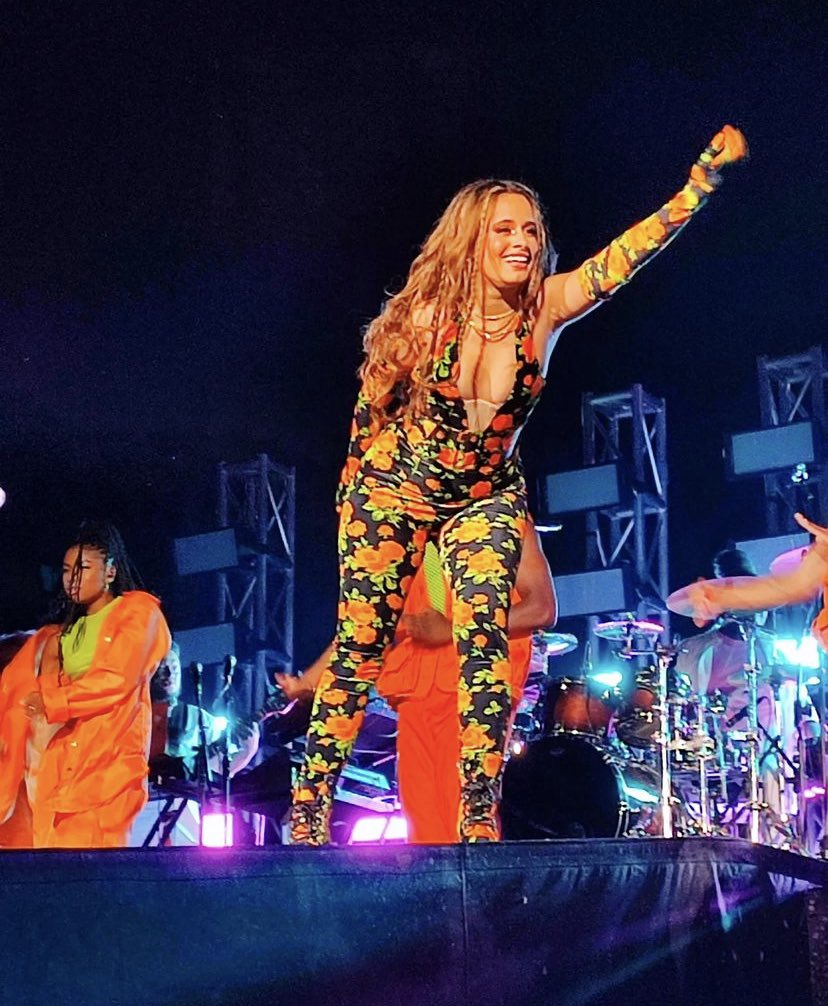 CamilaCabelloBR's tweet photo. Camila no palco da #MOTSWT em Lima, no Peru https://t.co/IZKV31iqK8