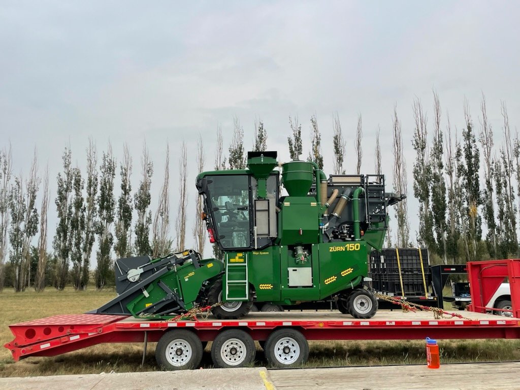 Had the opportunity to demo the new Zurn 150 thanks to <a href="/Zurn_Harvesting/">ZURN Harvesting</a> Excited to try the 160 next!
<a href="/FarmingSmarter/">Farming Smarter</a> <a href="/killerkencoles/">Ken Coles</a>