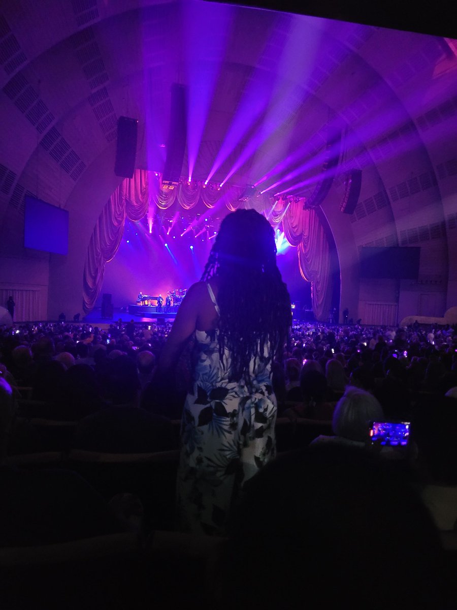 SweetPsMom's tweet photo. My view this evening at the  Diana Ross concert at #radiocitymusichall. This young lady stood the entire show. The entire show. These tickets were a pretty penny too 😪#dianaross #NYC https://t.co/A16U8wolqO