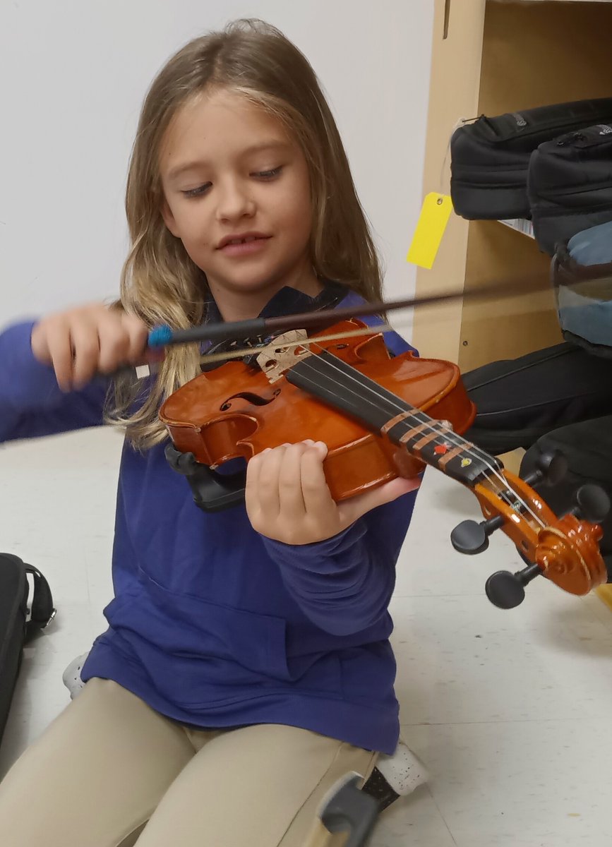OrchLongfellow's tweet photo. @OrchLongfellow  Look at the magic--trying her first viola!!! Love at first sight! @elem_longfellow @HISDFineArt @HISDRecruiter @HISDChoice @HISDPolice https://t.co/Pg3hYqQMHj
