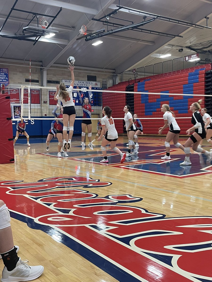 AHSArrowsVB's tweet image. Varsity wins a five set thriller against West Holmes!! 25-12, 17-25, 25-21, 15-25, 15-8.