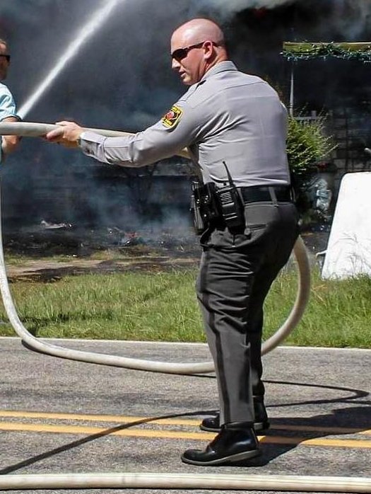 Uniformedmen1's tweet photo. #hotcop #hottrooper #trooper #uniform #cop #uniform #copbutt #copass https://t.co/z5N62k9Avy