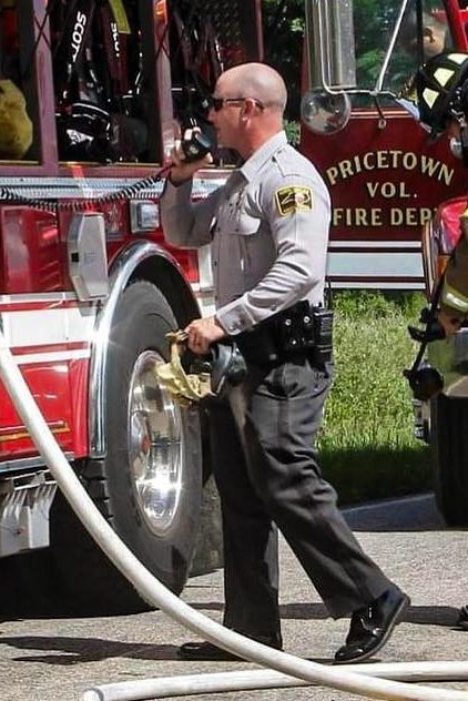Uniformedmen1's tweet photo. #hotcop #hottrooper #trooper #uniform #cop #uniform #copbutt #copass https://t.co/z5N62k9Avy