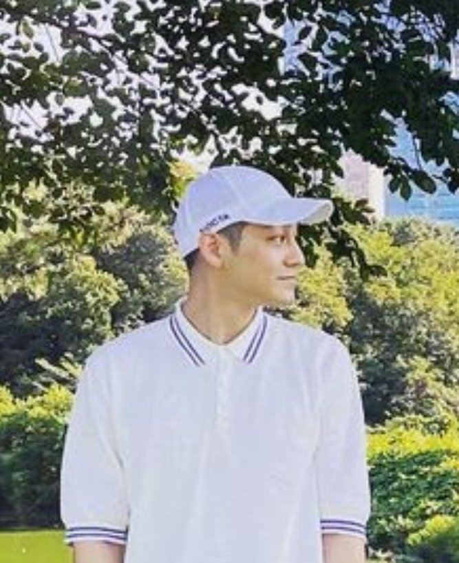 GEMISODA's tweet photo. ryu hyeyoung &amp; kim bum golf besties wearing the same nike cap what in the world https://t.co/ktfgLj4xYU