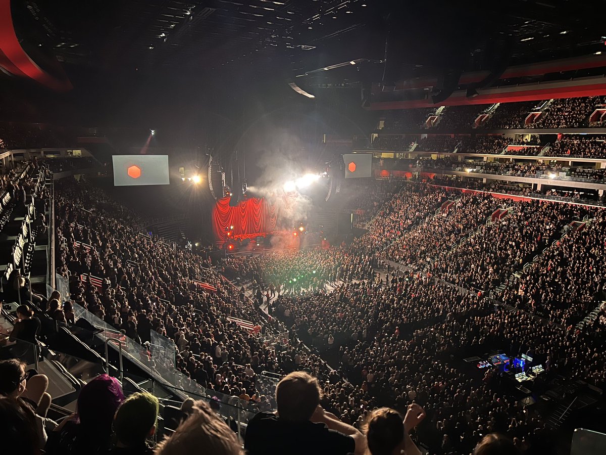 bitosunny's tweet photo. #MCRDETROIT https://t.co/5aXYeFXlIq