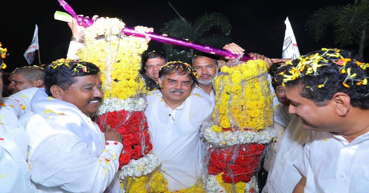 akshara_satyam's tweet photo. హేయమైన బూతు సంస్కృతి ఎవరి కోసం: నాదెండ్ల
https://t.co/gmHNu95Giv
@mnadendla @PawanKalyan @JanaSenaParty #vulgarlanguage #valuesinpolitics #janasenafornewagepolitics @NagaBabuOffl #telugumedia https://t.co/2Nmm9da3UD