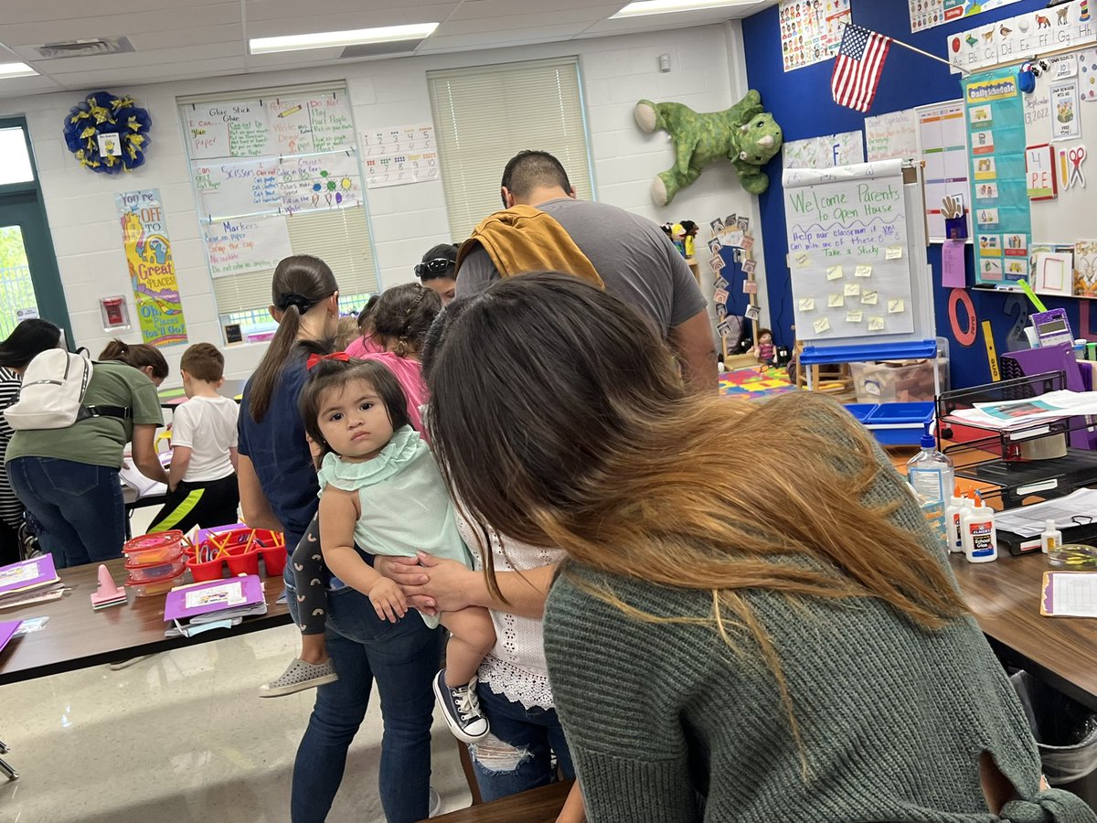 KubackiMaritza's tweet photo. We had such an amazing PTA @NISDMoraES this evening. Had so many parents, and they loved seeing the progress students have made. Kinder kiddos guided the night showing journals, goal folders, and showcasing of work! My heart is filled with joy. #bearcatsporvida #adminrocks https://t.co/6e6OVI4RG6