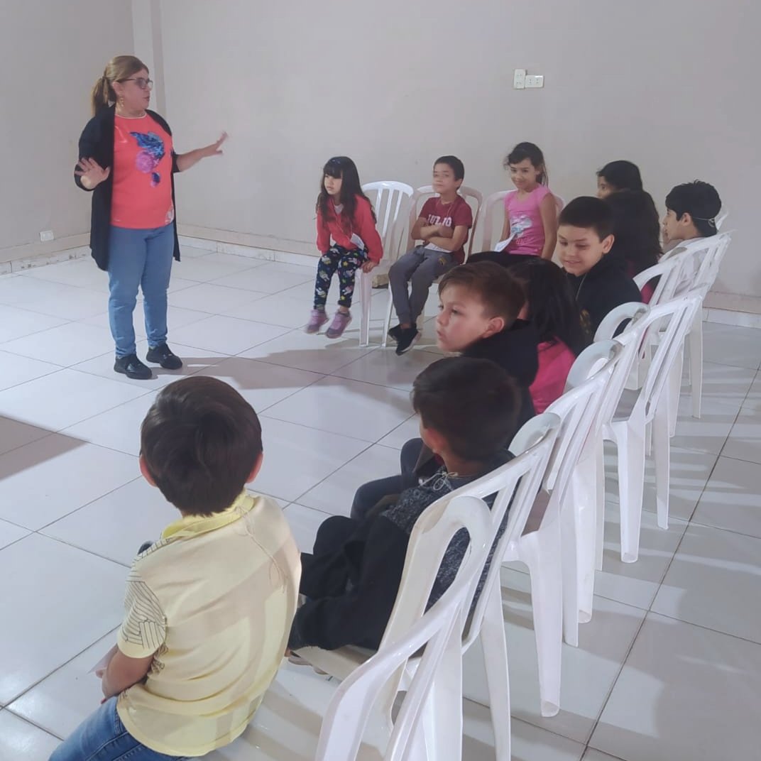 manularapy's tweet photo. 🧑🏻‍🏫 La profe Techy y su equipo te esperan todos los lunes, desde las 14 horas, en el salón La República para el taller de lectoescritura.

#ATodaMáquina 
#LaNuevaGeneración
#ManuLaraPresidente💪🏼🚩
#MaritoPresidenteANR 
#FuerzaRepublicana🚩 
#Lista3M https://t.co/GVsTHGunXh