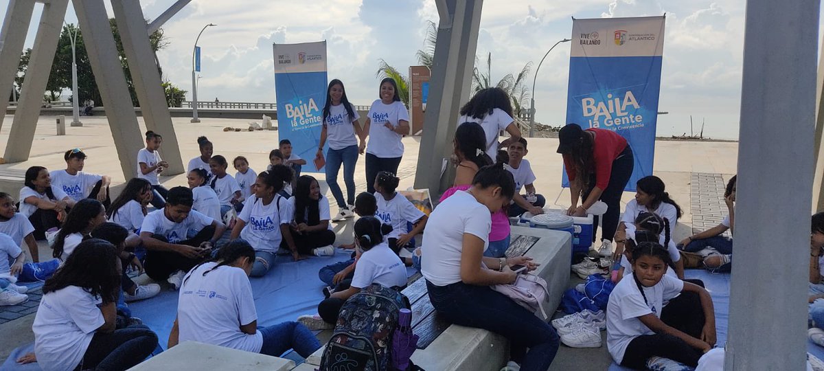 manueldiazcol's tweet photo. En el #Atlántico nos conectamos para conocer nuevos amigos, con #BailaLaGente los pelaos de  #Polonuevo y #Baranoa viajaron a #PuertoColombia para intercambiar experiencias de baile y de vida, multiplicando amigo y valores de convivencia. #CreamosConvivencia 🙂🇦🇹 https://t.co/uRYOMHT4Er