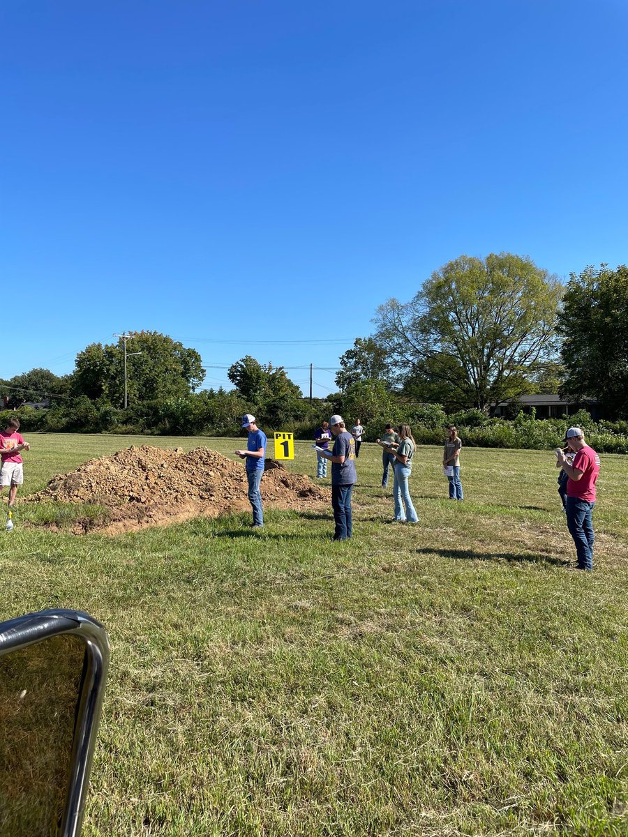 commando_ffa's tweet photo. This afternoon we hosted the first inaugural Commando Land Judging Contest. Coach Stephens did a fantastic job organizing and hosting schools across Sumner County and Macon County. Shoutout to @HvilleParks for helping prepare Batey Farms for this event. https://t.co/hkM4udEqA4