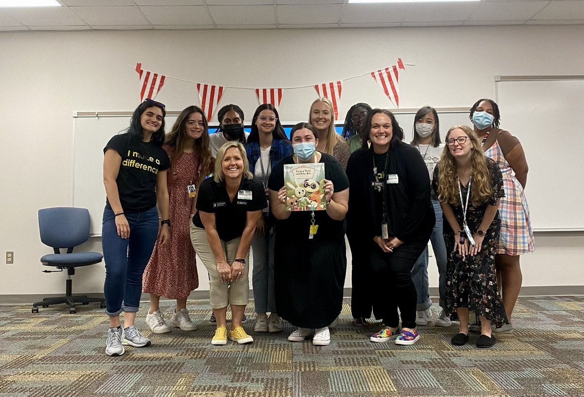 drltspalding's tweet photo. Carnival Thrills &amp; Dollar Bills with @EBagley23, about seventy 6 year olds and @tqpdowntownexp TCs was so fun today. These experiences  really "PAID" off! 💵#ChargeOn #teachsocialstudies https://t.co/6JtdytXaJx
