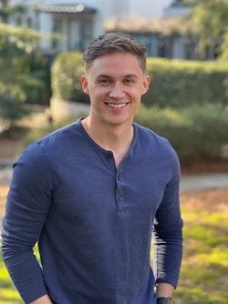 bachshit_crazy's tweet photo. Ya know who probably would’ve proposed. #thebachelorette https://t.co/CLzd07lsQZ