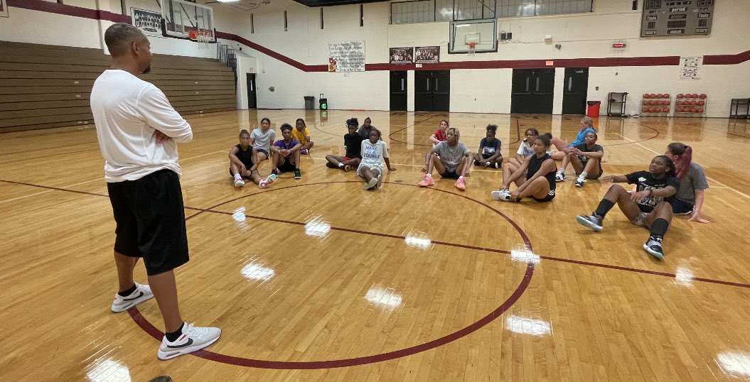 RHHSGirlsBBall's tweet photo. Coach KennyO talking to the newbies after a workout. 14 fresh faces learning the LadyBearcatBB way. #BearcatLabWork https://t.co/GaFOoBMnC1