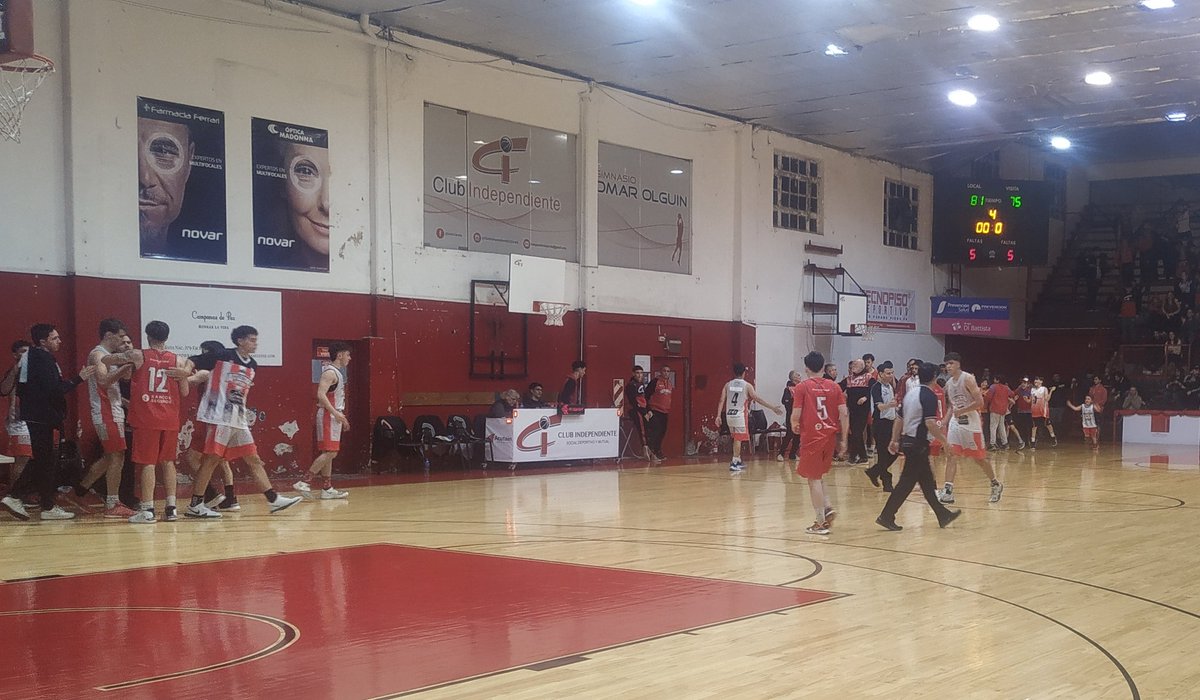 ZarateBasquet's tweet photo. #Primera #ABZC
Final en #Zarate, ganó el rojo y jugará la final ante Honor y Patria
#Independiente 81
#AtPilar 75 https://t.co/ahsqILbpME