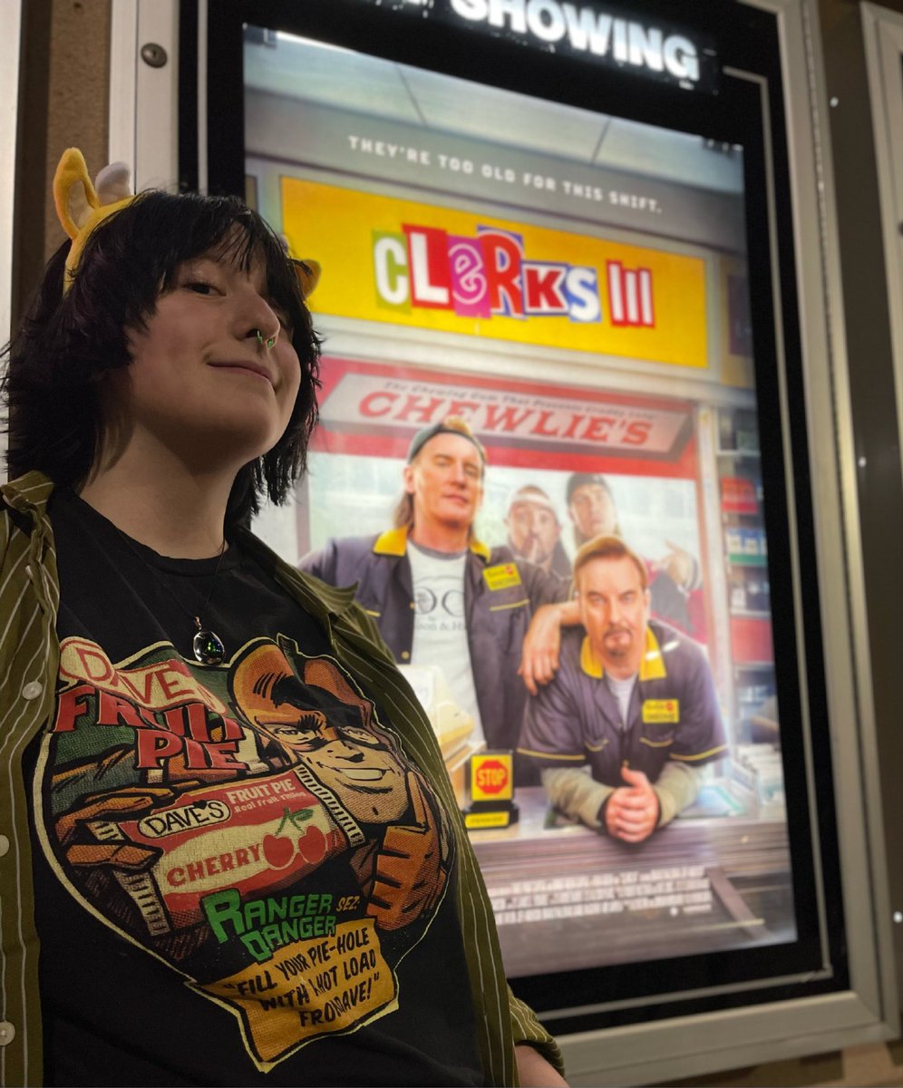 ChrissyAtwell's tweet photo. @JayMewes @ClerksMovie @fathomevents https://t.co/5XAbedaG6n