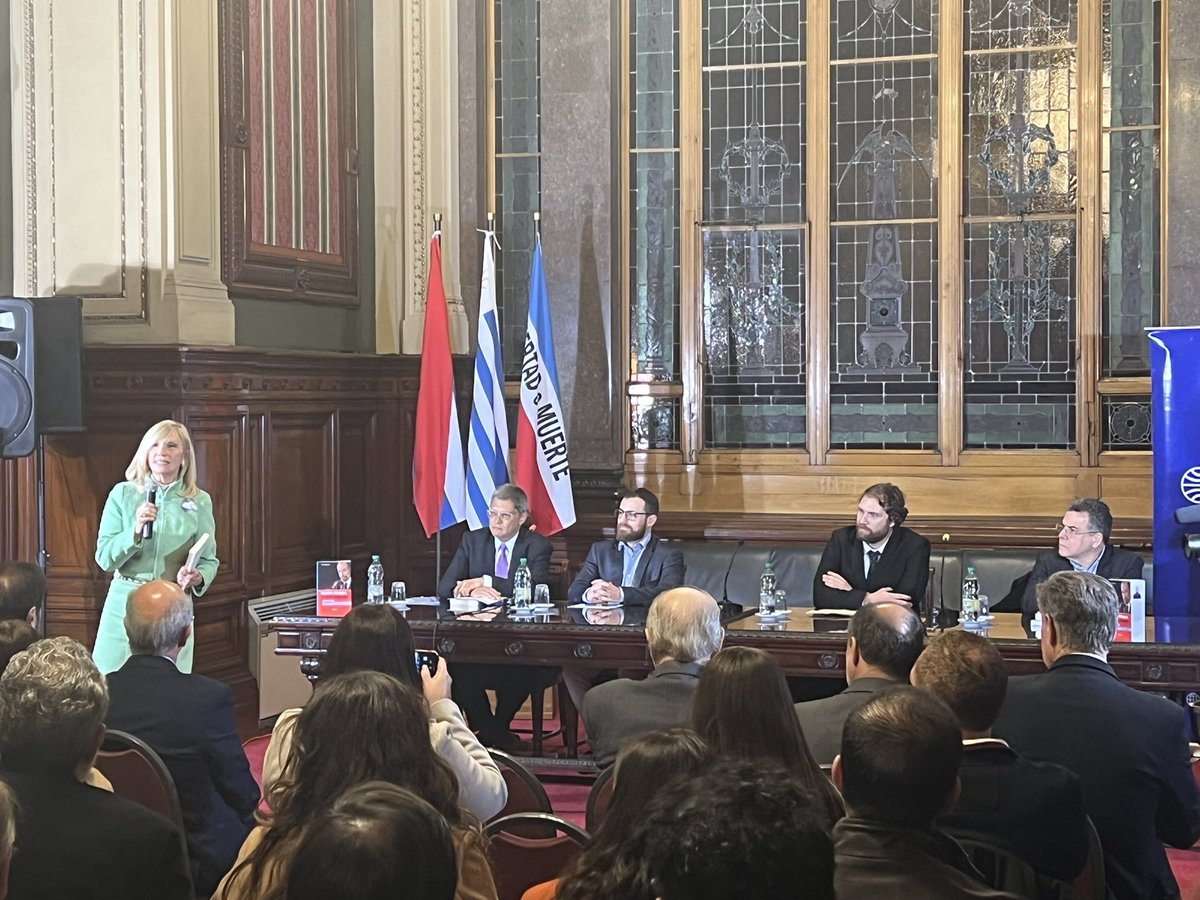 nchiesa's tweet photo. Presentes en la presentación del libro “Alejandro #Atchugarry, El héroe improbable”. Linda oportunidad para volver a escuchar con que altura se manejaba Alejandro para “tender puentes” en su vida política. @LuisCarresse @CarlosRydstrom @ciudadanos600 https://t.co/1iHWE7KWff