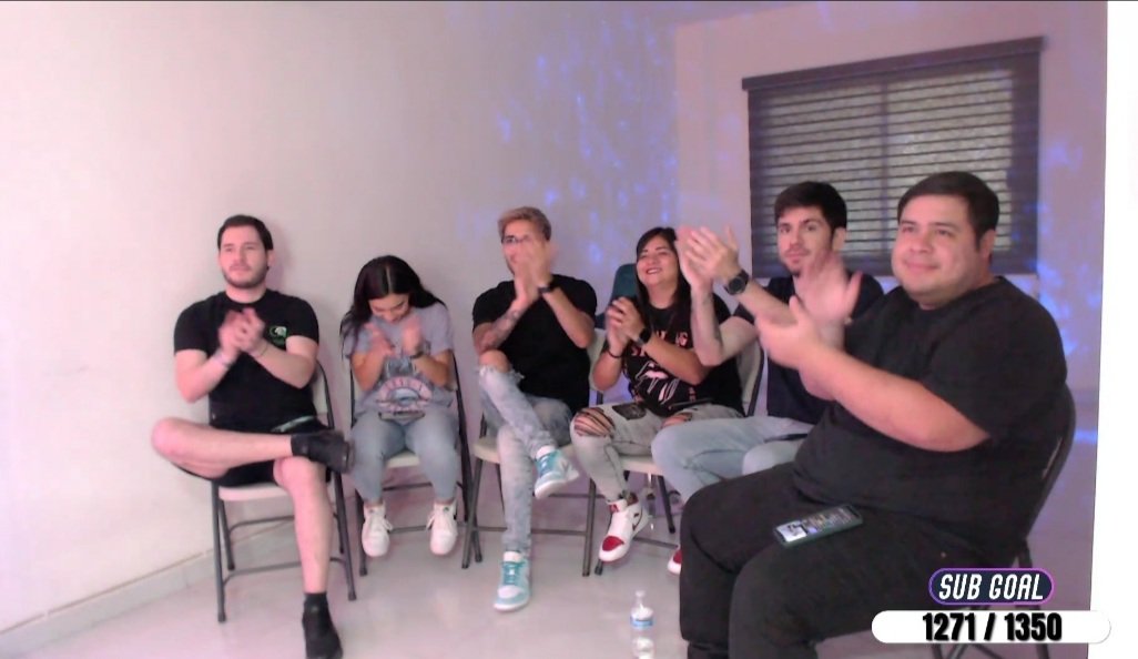 Gran primera edición del mini torneo de Beer pong by Ana Melgar🔥🔥 espero se repita pronto, y felicidades a Nestor qué se llevó el premio de las subs a su canal👏👏