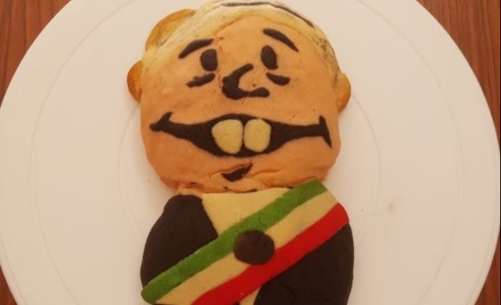 MimiFucKinGirl's tweet photo. Lo último que haría en el mundo sería comerme 👇 

De cara a la conmemoración de la Independencia de México, una panadería de Cholula, Puebla, lanzó la “pejeconcha”, con la imagen en pan del viejillo nalgas miadas de López Obardor
🤢🤮 https://t.co/aWyLr55GQ1