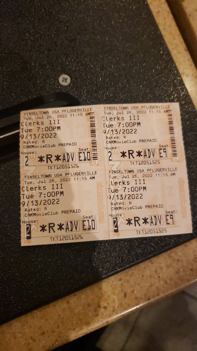 RadicalMoron's tweet photo. @ThatKevinSmith @ClerksMovie ❤ https://t.co/Zu425jZMpc