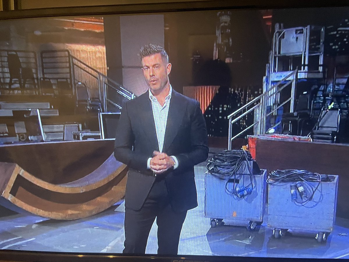 annabandana77's tweet photo. This was the most overhyped, boring episode. Where is the drama that had Jesse looking like he was in a DARE after school special? #thebachelorette #bachelorette https://t.co/C8F3o4vNbe