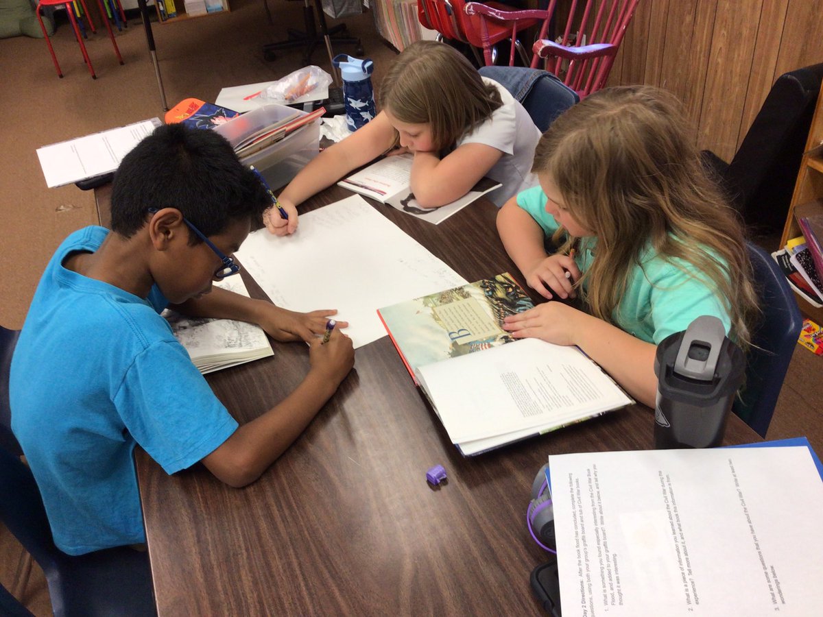 StacyFRobison's tweet photo. We had a book flood to introduce our first social studies unit the American Civil War. Ss added to their group’s graffiti board as they read and looked at text features. They’ve already learned a lot through literature immersion. #PrairieProud #cpsbest #scholarfirst https://t.co/i2R25Eafss