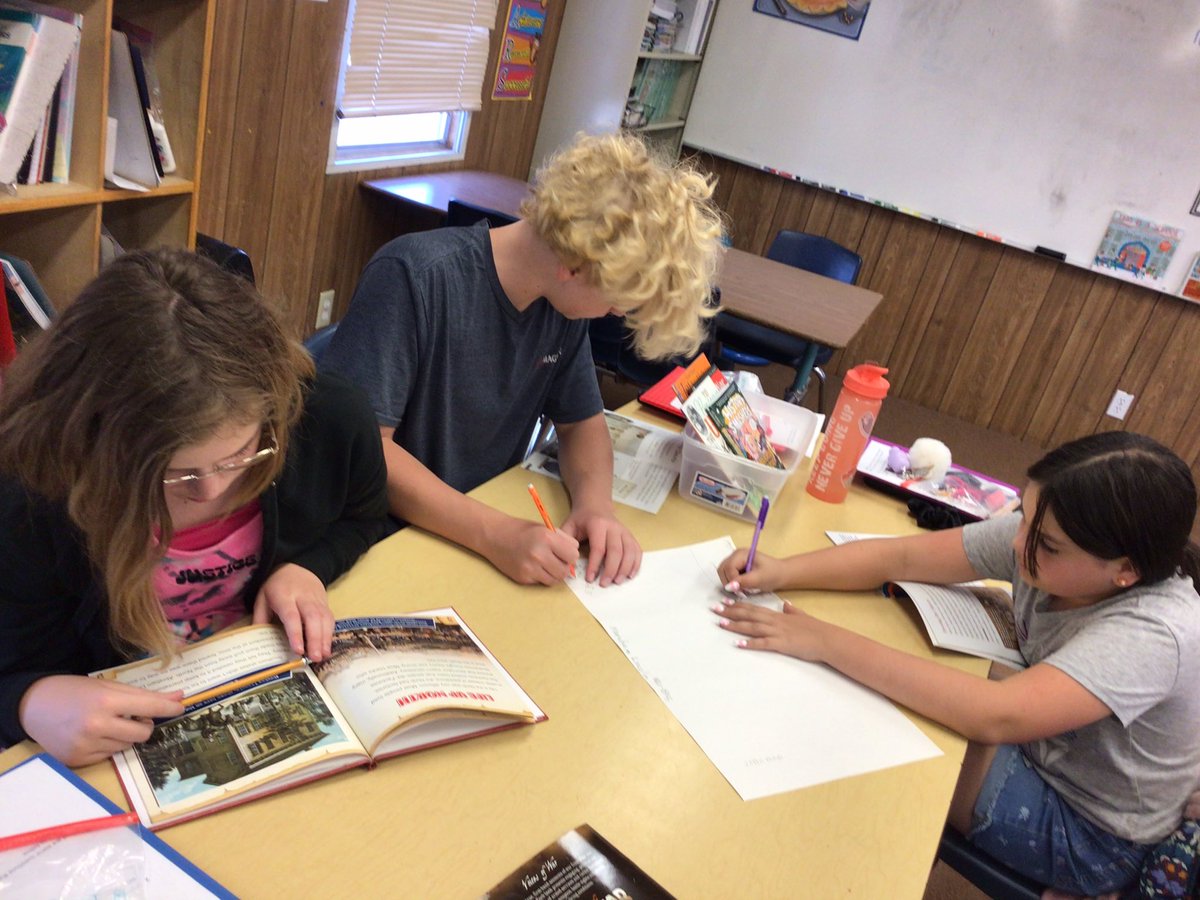 StacyFRobison's tweet photo. We had a book flood to introduce our first social studies unit the American Civil War. Ss added to their group’s graffiti board as they read and looked at text features. They’ve already learned a lot through literature immersion. #PrairieProud #cpsbest #scholarfirst https://t.co/i2R25Eafss