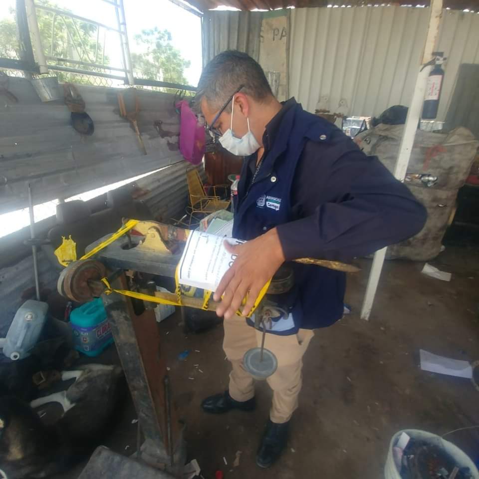 proespaags's tweet photo. Inspectores ambientales de #PROESPA llevaron a cabo la clausura de un Centro de Acopio de Residuos en el Frac. Gómez Portugal del municipio capital por no dar cumplimiento y seguimiento a las autorizaciones respectivas y por incumplimir con la legislación ambiental aplicable. https://t.co/eN6SEsaH0q