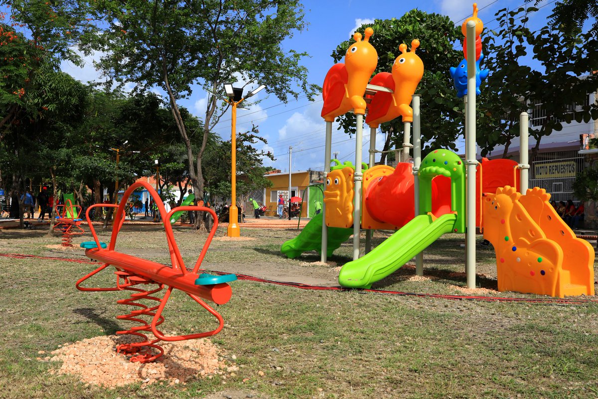 Estuve junto al pueblo de la Comuna “A Paso de Vencedores por el Socialismo”, en Carabobo, una hermosa “Jornada del Buen Gobierno Comunal”, mostrando al país la experiencia bonita del Poder Popular. La Comuna construye el Socialismo territorial de base y 100 % venezolano.