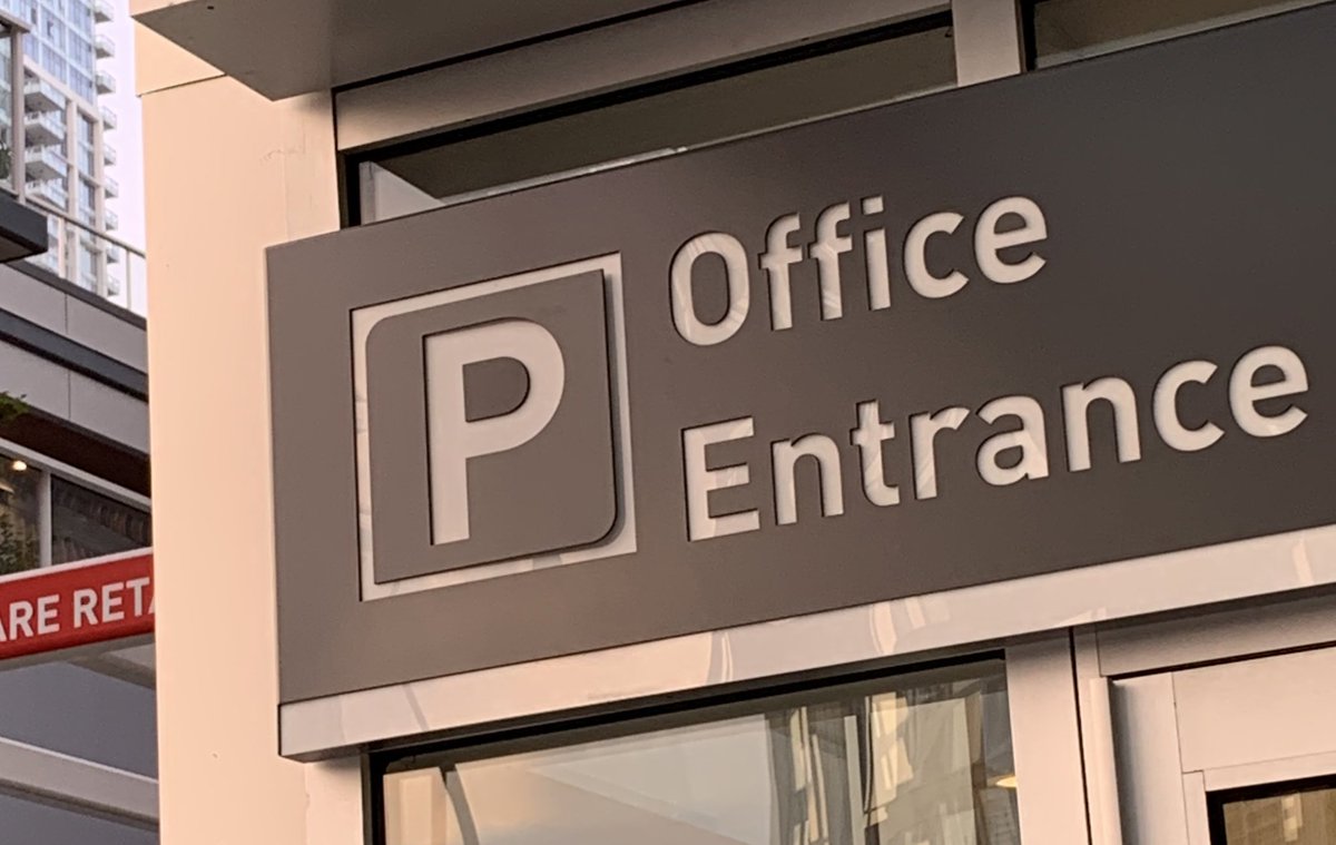 arianmu's tweet photo. Poffice Pentrance https://t.co/XvYNo6s88q