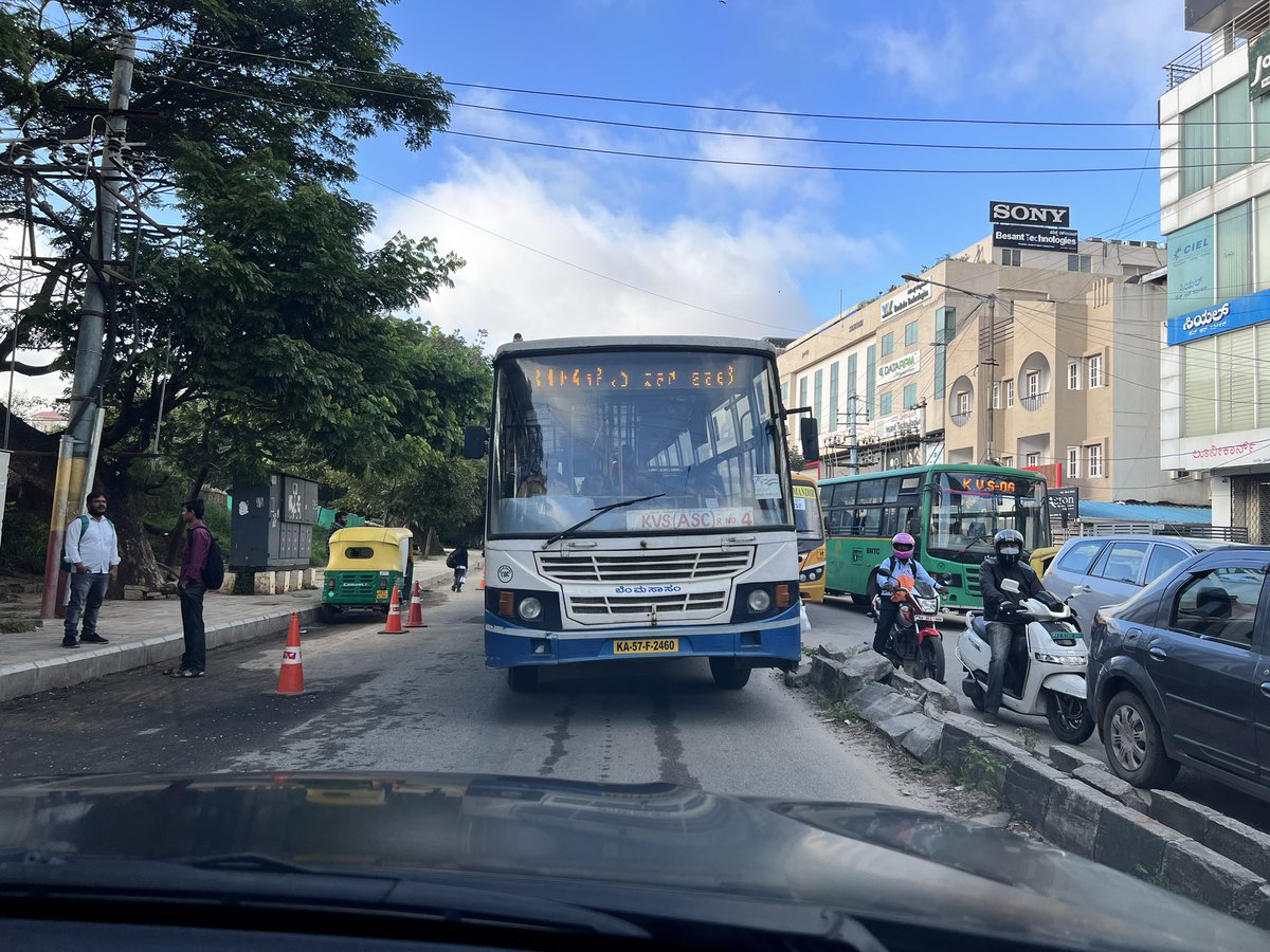 deepakcano's tweet photo. @AddlCPTraffic do you penalise @BMTC_BENGALURU bus drivers who drive on the wrong side of the road and endanger others ? HSR layout 27th main , 7:30 am https://t.co/7U7GZeYhc2