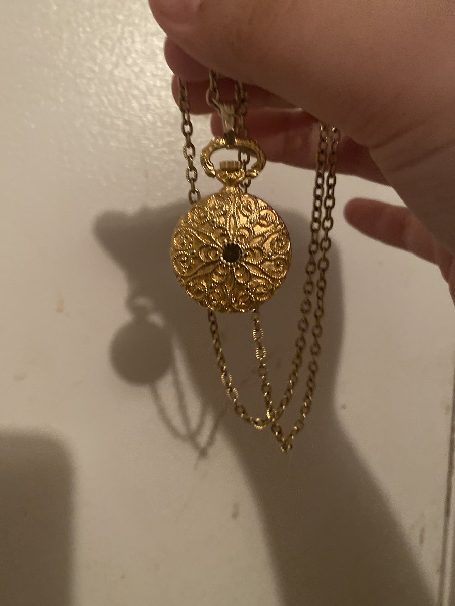 BeeAndBooHotel's tweet photo. @SirFlora THIS BAD BOY (Literally one of my favourite things and o got it for five bucks at a garage sale) https://t.co/lENvwz3DqN