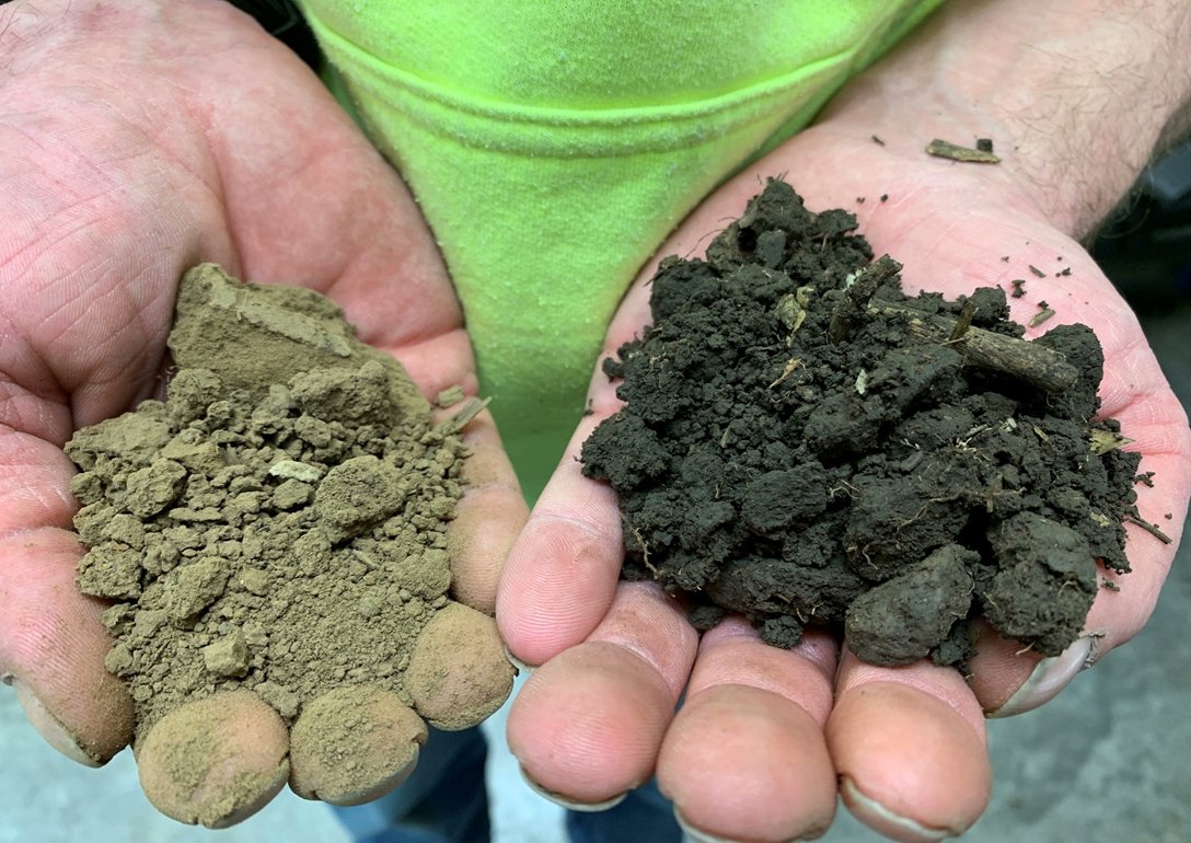 apapa1001's tweet photo. " The crop is the same, 
the climate is the same, 
the weather is the same 
because they’re right next to each other, 
the soil is the same in terms of soil type, 
but it’s been farmed quite differently 
for at least five years "

https://t.co/Ro6lZVpqUP

#Together https://t.co/F8hKliAX5I
