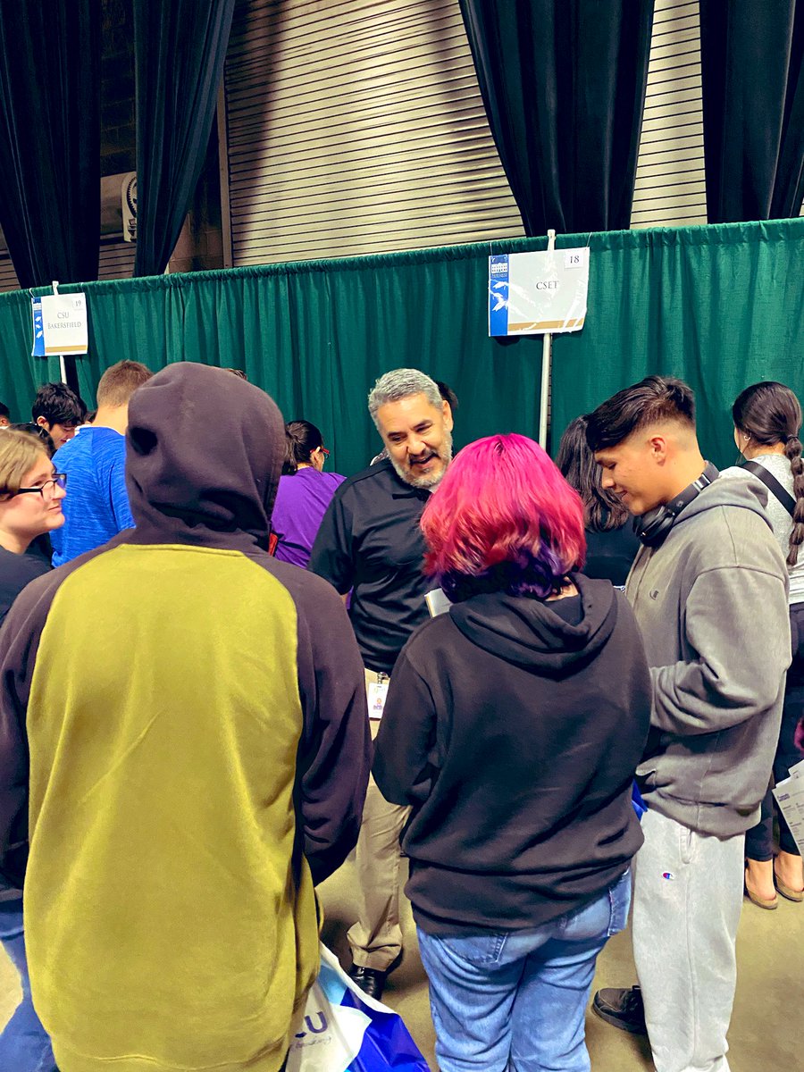 LUSDAlternativ1's tweet photo. Great night with some of our seniors visiting College Night at the Visalia Convention Center! Shout out to @AltEd_Counselor for organizing and @misty623 for supporting! #alted #collegenight @LindsayUnified https://t.co/TVTstS47IF