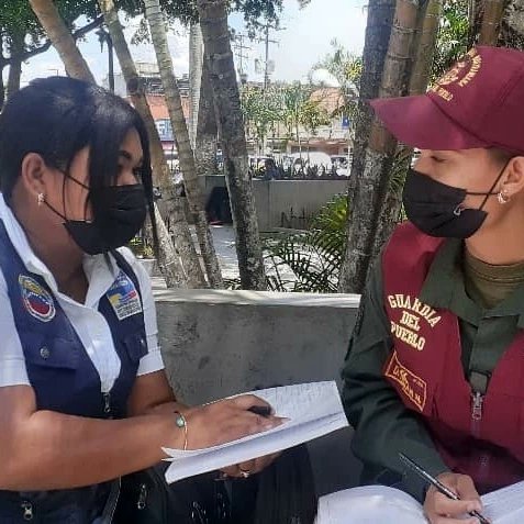 dgddhh_monagas's tweet photo. Delegada de la Dirección General de Derechos Humanos, en reunión de articulación y planificación de actividades con el enlace de la guardia nacional bolivariana del pueblo, quien solicita talleres de formación #DGDDHH, presta para la promoción y humanización de nuestros #GNBP https://t.co/vHvN4bGSWO