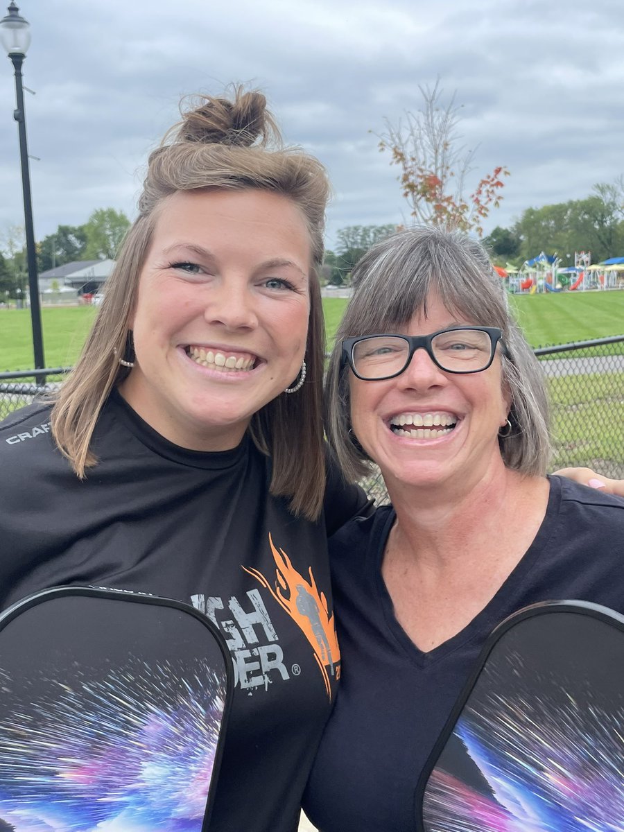 kbcrites's tweet photo. @myfcs rocked 3 pickleball  courts after school today. It was a great way to get outside and have some fun with colleagues. The next meet up date is 9/27 at 4:30. @fcssuper2011 #ThisIsFranklin #GetMovingFCS https://t.co/Zvub3hh4UN