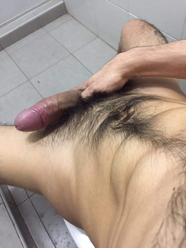 gulee12's tweet photo. 昨晚刚插入就射了，太太在旁边喊痒，好久没有约到大鸡吧给太太了，亏欠她。好郁闷 https://t.co/AzDvLzWSNH