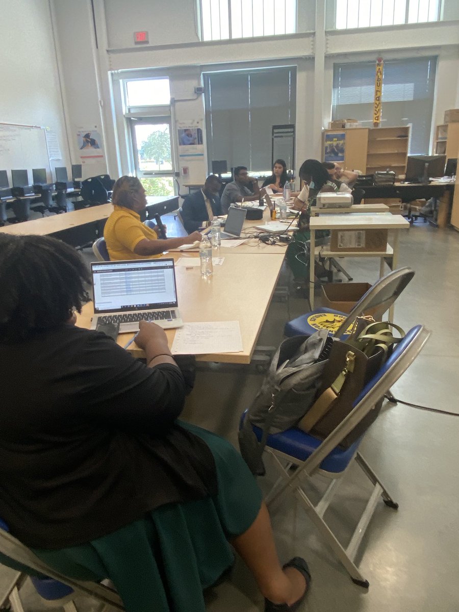 NirmolLim's tweet photo. CCMR Data Meeting/Planning @BTW_Houston with @_cphilli2! #SuccessTheWashingtonWay @GPonceHS @HISDHighSchools https://t.co/YxNMdW9MVY