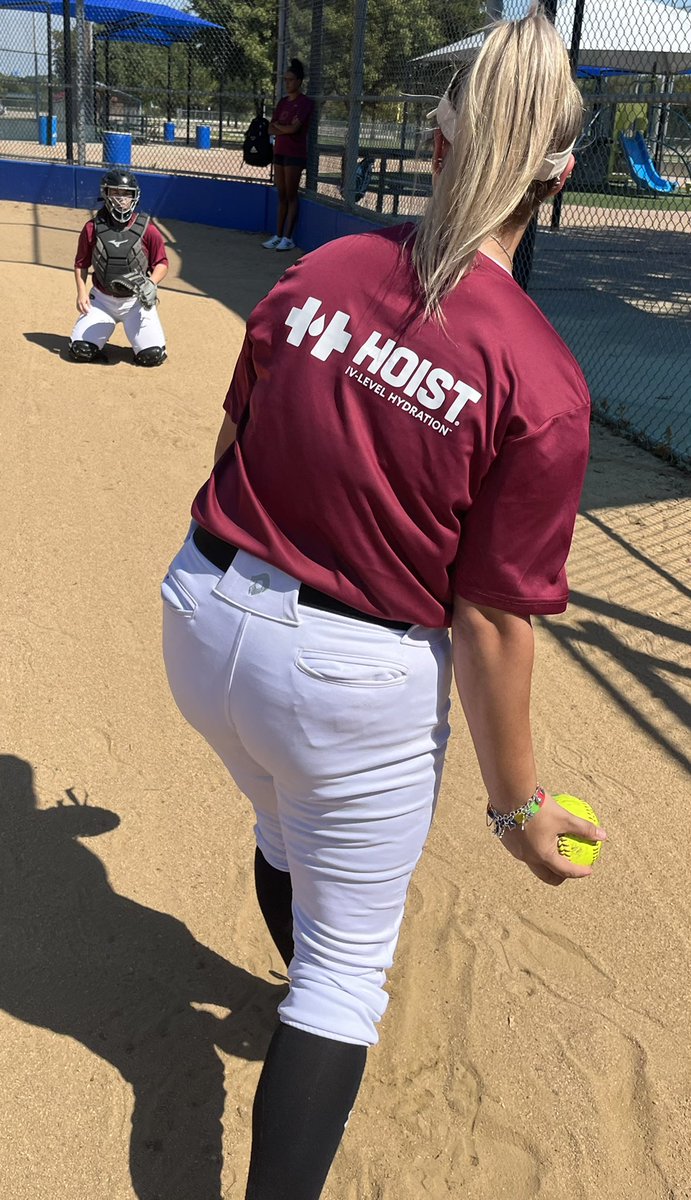 MontiVB's tweet photo. #DrinkHoist #HoistHydration @drinkhoist #dccsoftball https://t.co/QlC7NUXadn