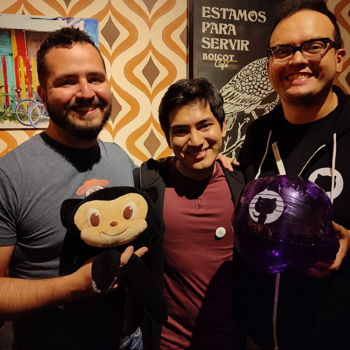 LeoCode0's tweet photo. Les presumo mi foto de hoy en el evento de @GitHubEducation en el #TechTab con @lasr21 y @juanpa  :D https://t.co/Si3u5KyI7F