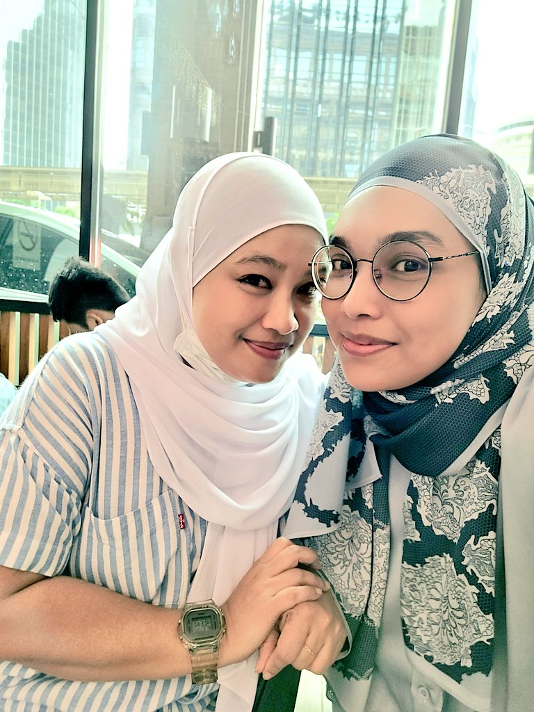 farawahedah_'s tweet photo. Really nice meeting you yesterday Kak @NorAzlita3 π Baru sangat kenal tapi rasa macam dah kenal lama kan. Manifesting to meet other @phenomeerna souls and admins π
#phenomeerna #MeerNa #meerqeen #annajobling https://t.co/UrnQMuTzyp