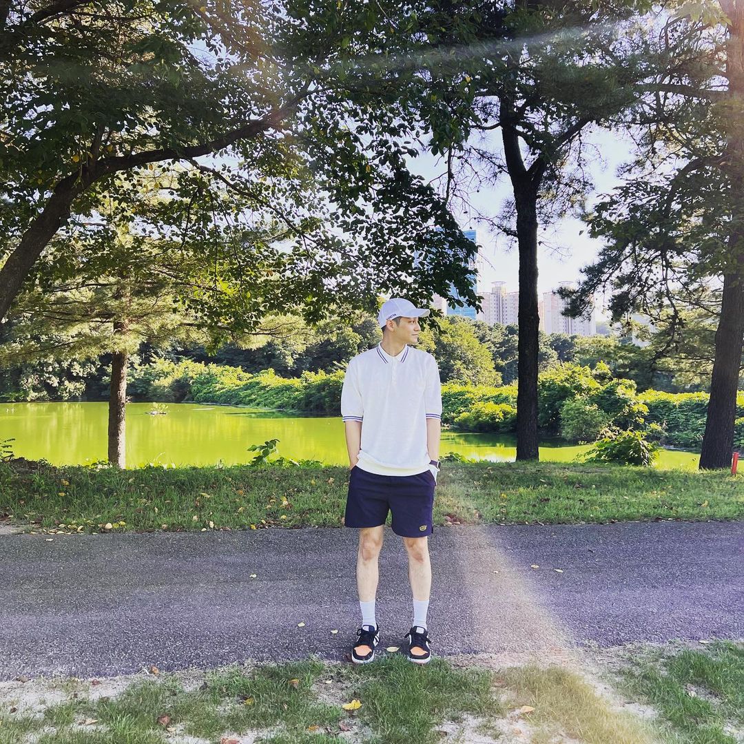 joysara1's tweet photo. 220914 KIM BUM 🌸 IG Update
caption: “Still ☀️
Not today”
🏌️♀️⛳🌞🏌️♂️🏌️
#KimBum #KimBeom
#คิมบอม #김범 #キムボム
#LeeRang #이랑 #อีรัง
#tvN #구미호뎐1938 🦊
#구미호뎐시즌2 #구미호뎐2
#TaleoftheNineTailed2 https://t.co/ocjAJM5u8a