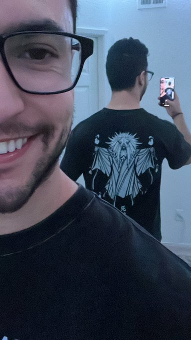 Absolutely in love with this shirt https://t.co/838zxoOI1J