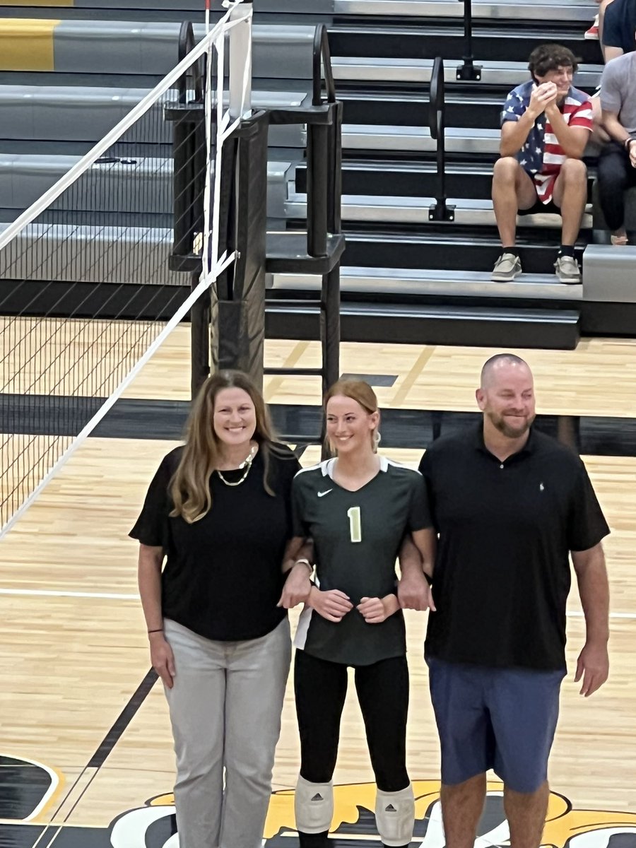 CoachDeLong89's tweet photo. Thanks to great Jackets coaching staff for letting me sneak out early to make by babies senior night! Jacket Love &amp; Family both blessings! https://t.co/Iq9oRyDmyG