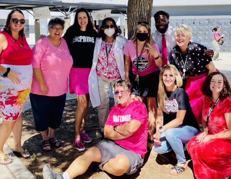 FranklyScience's tweet photo. Pink for perseverance! #StockdaleScience #KHSD https://t.co/h7ngCTm9oH