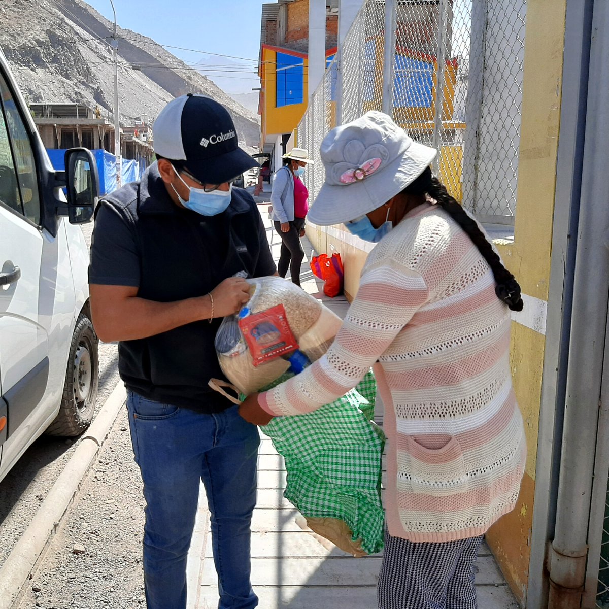 HOOPPERU's tweet photo. Their contribution has certainly helped many households in these difficult times. 💪
⠀⠀⠀⠀
🤗 Don't forget that if you want to help us continue #supporting our families you can make a donation to our #campaign!
➡️ https://t.co/TcsLf5oxXY https://t.co/LEclWTXDGv