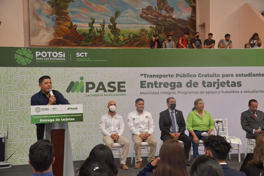 MunicipioSGS's tweet photo. 📌 Alcaldesa participa en la entrega de tarjetas Mi Pase
📰 Más información en ➡️ https://t.co/EFuzAAxe5o
📱 #SGS #SigamosAdelante #LeonorNoyola #MiPase https://t.co/xqJDKwDBxj