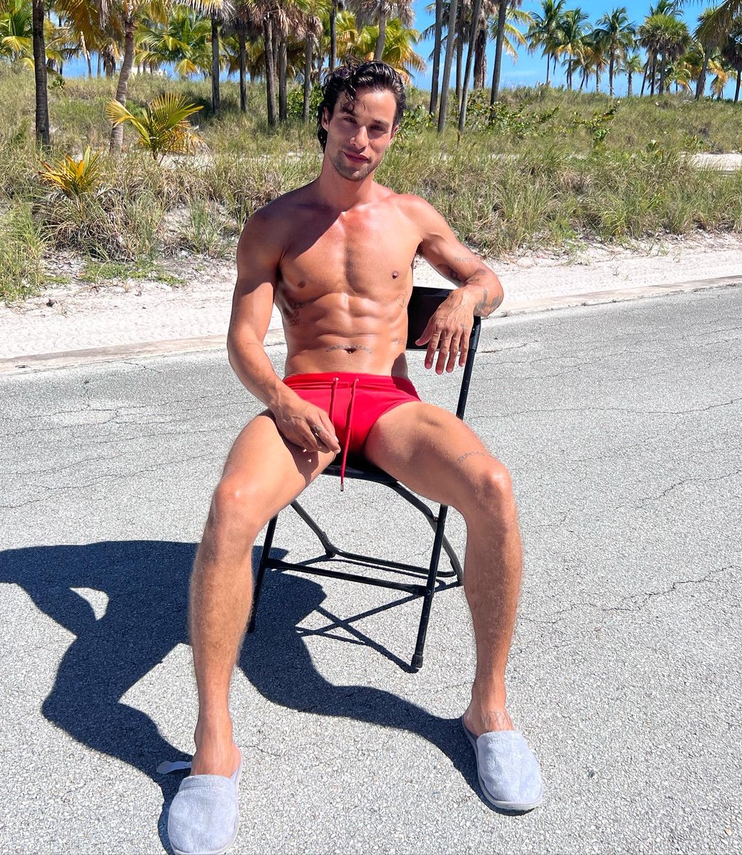 pabloXmorais's tweet photo. Miami Beach https://t.co/MpL7QeX4hB
