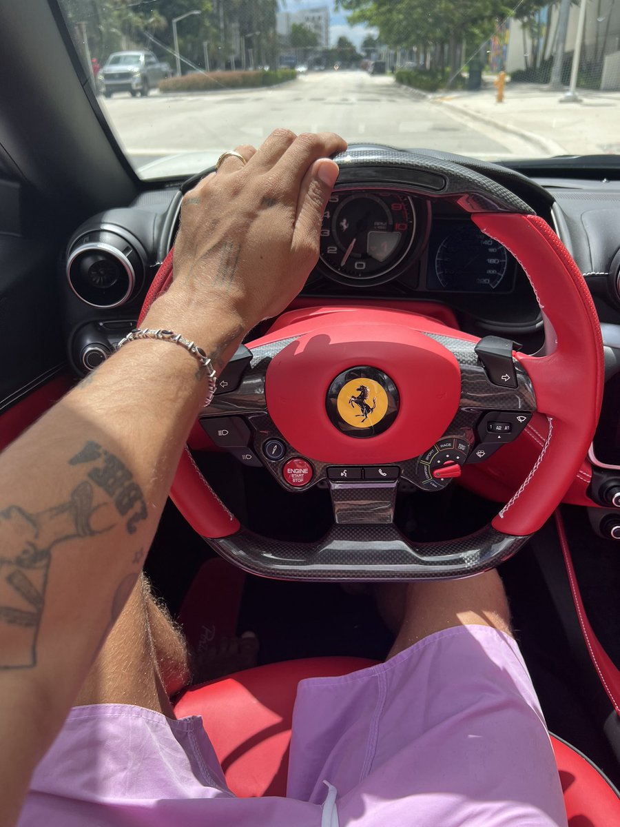 pabloXmorais's tweet photo. Miami Beach https://t.co/MpL7QeX4hB