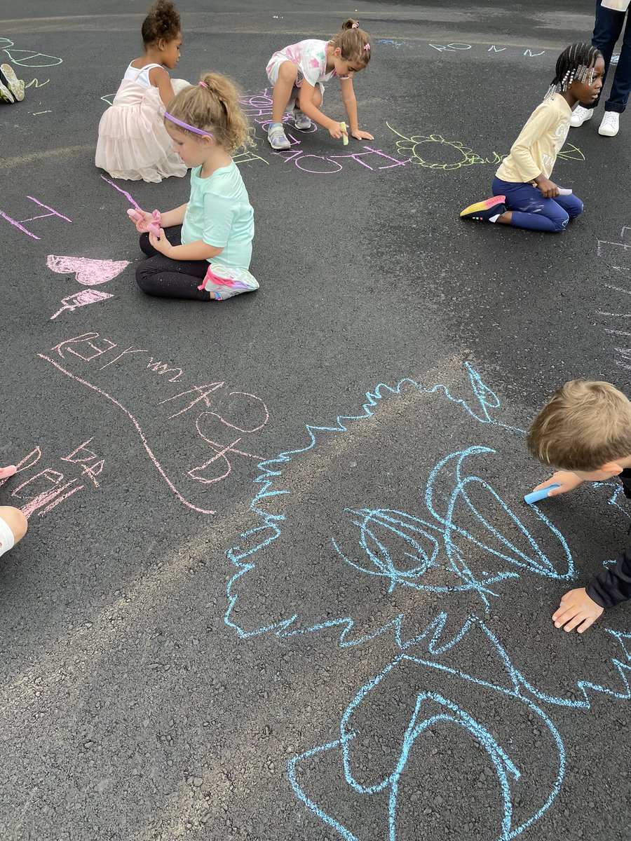 sharcivil's tweet photo. So much fun making friends in kindergarten! @SlackwoodSchool @MuziLearningLab @LTPS1 https://t.co/E0OwLKLVFx