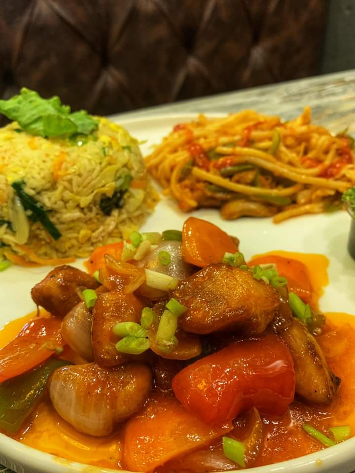 FestivalTasty's tweet photo. #Egg fried rice #chicken masala curry #green sauce #chaumin https://t.co/aEHkIdDQgD